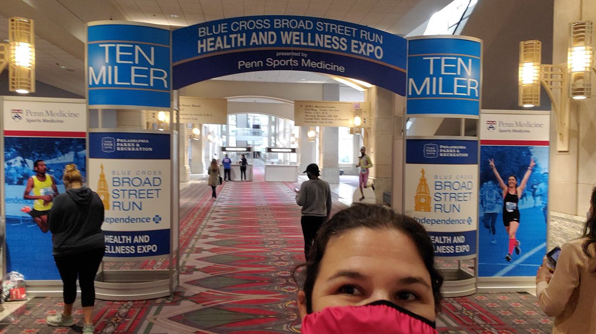 HollLa_uren's tweet photo. The @TMobile network is #5G SPEEDY but I RUN LIKE THE WINDED. Its ok... what i lack in speed I make up w logistics #TMoGoesLocal is gonna show up big for Philly tomorrow! Any guesses? #BroadStreetRun @IBXRun10 #SMRA @CenterCityPrtzl https://t.co/ZQRG1oxv5e