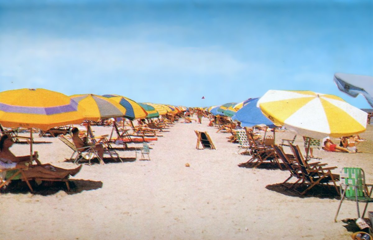 TracesofTexas's tweet photo. Stewart Beach in Galveston, 1960s. https://t.co/Q31GFRnHot