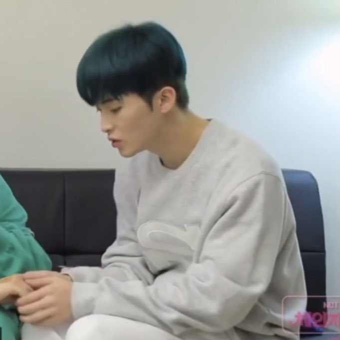 nct_closet_'s tweet image. 💚SNL 마크 옷 정보💚

브랜드: STUSSY (스투시)
제품명: Grey Logo Appliqué Sweatshirt
가격: 198,000원

구매처 : m.smartstore.naver.com/darkfantasy/pr…

#마크 #MARK #NCT #NCT127 #NCTDREAM #NCTU #SNL #SNL코리아 #SNLKorea