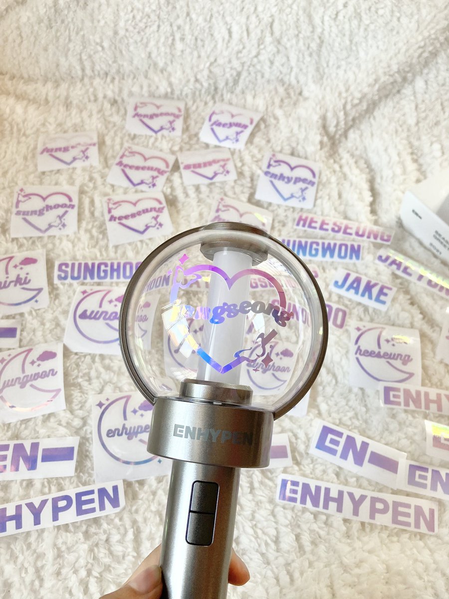 yeogifinds's tweet photo. — #iStanSells | wts lfb 10.10

ENHYPEN Holographic Decals for Lightstick 
-Price ranges from 20-40 pesos
-Limited stocks only for now (2-5pcs only ea option)

Material:
-Holographic Opal White Decal
-With transfer tape on top

shopee link &amp; more pictures below! 🤎 https://t.co/BBRpQFRpHH