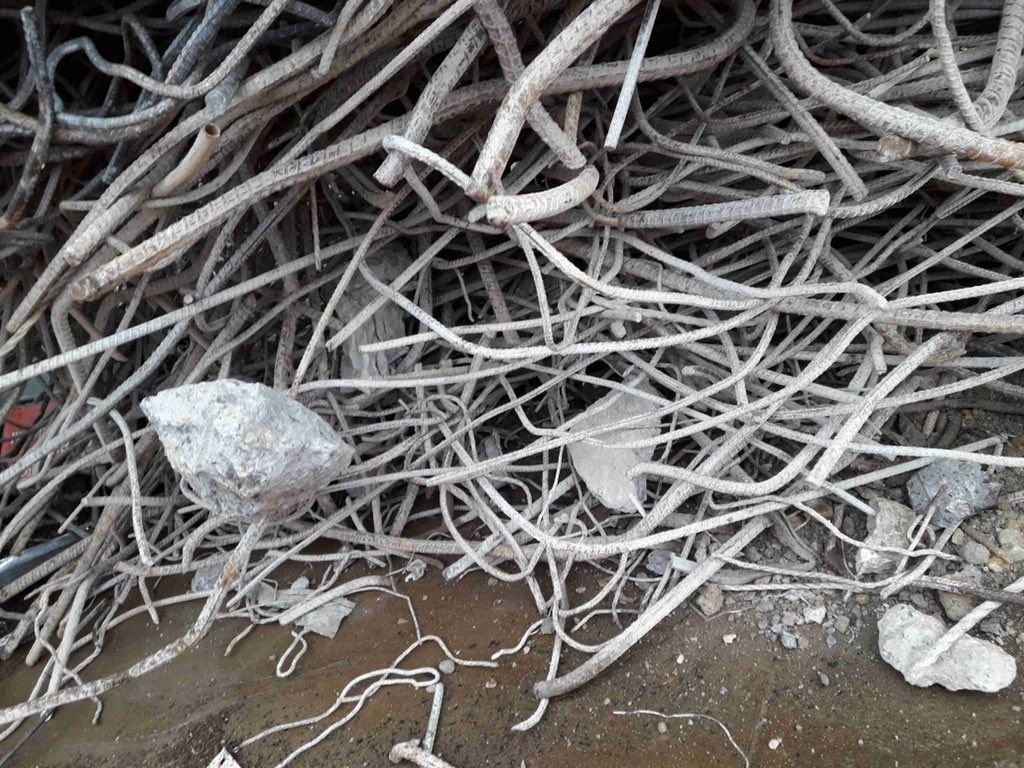 RomainPauli's tweet photo. Hey @ybhackathon ! Need some help to id a load of scrap ? https://t.co/4yUicGSTpQ #ybhackathon #WhatTheScrap #GreatEvent https://t.co/ChDn8ElhD0