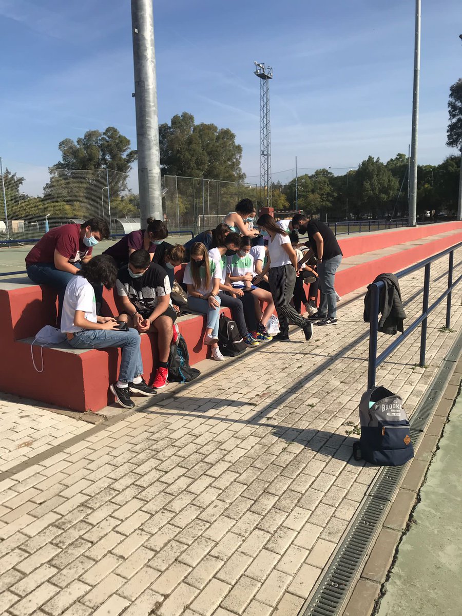 SevillaFaB's tweet photo. @FormacionArbitralFAB
🗣  Último día de Prácticas para los nuevos integrantes del Departamento Técnico Arbitral en Sevilla.
⚒ Los nuevos Árbitros y Oficiales de Mesa, trabajan duro en su Formación para la incorporación a nuestras Competiones.
🧤 Bienvenidos a tod@s 💪 https://t.co/7twYqxoOIs