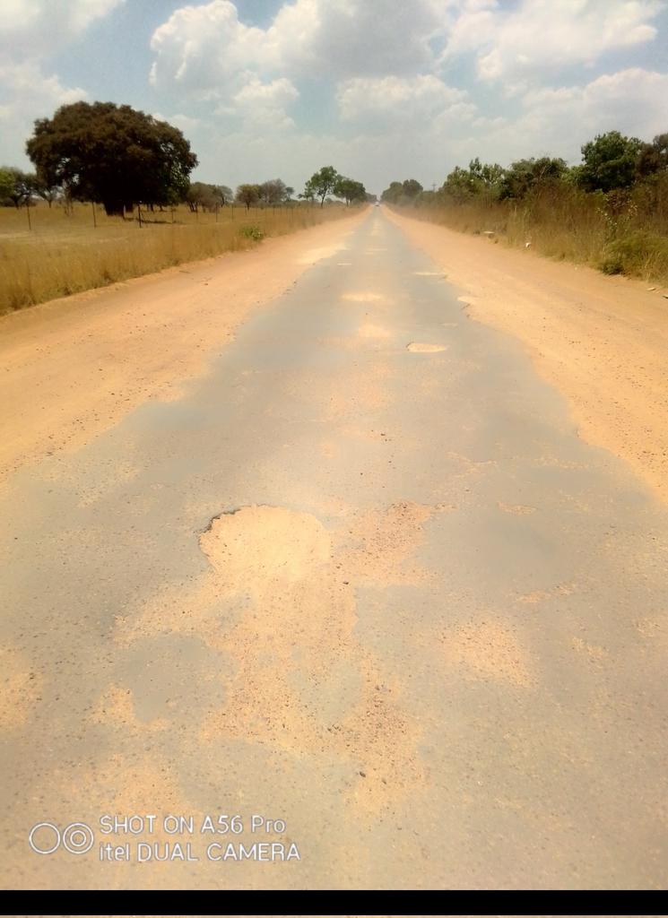 This Wedza road from Pamshandirapamwe apa Tinonzi vote for Zanu pf this not fair to think of VP Chiwengwa drives here to his home #NgaapindeHakeMukomana