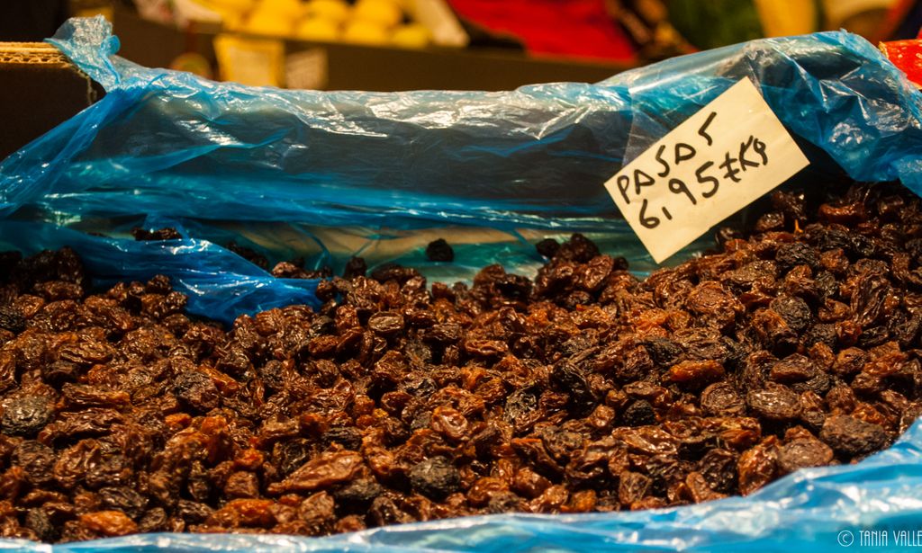 ¿Sabías qué...? Las pasas favorecen el tránsito intestinal,  la salud de los huesos, previene el envejecimiento y la anemia y cuidan la salud del corazón. Tomadas en pequeñas cantidades mejoran tu salud, pruébalas con cereales o con arroz. ¡Y disfruta con salud! 📷 Tania Valle