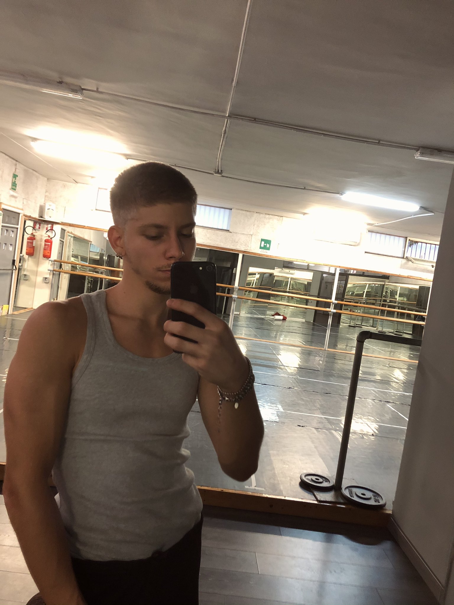 Guido di Amici 21 mostra il culo BitchyX