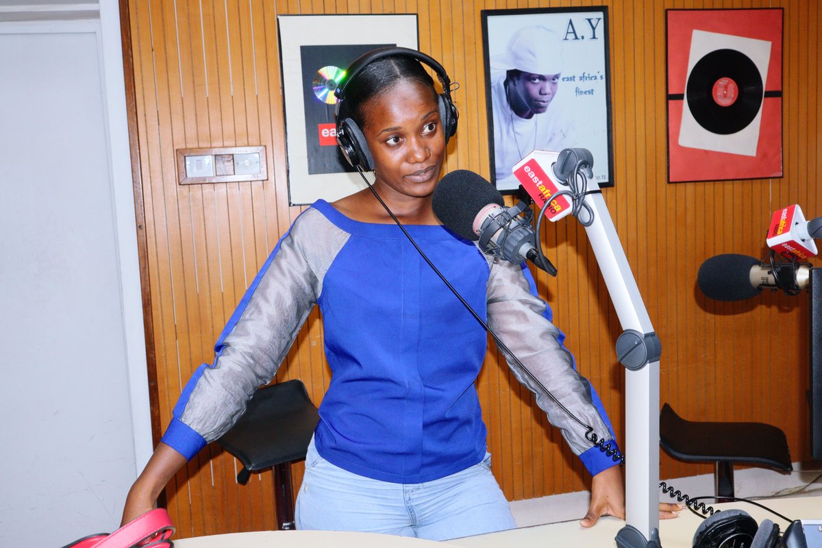 earadiofm's tweet photo. Kama kawaida leo kwenye @ONGEA_RADIO @dullah_planet na #NajmaPaul wamezumgumzia masuala mbalimbali kuhusu vijana, mada ya wiki hii imeuliza: "Je, kuna umuhimu wa kuwa na urafiki na mtu mwenye nia ya kukupotosha kufanya mambo yanayoweza kuhatarisha maendeleo yako? https://t.co/kxOEbhZksP