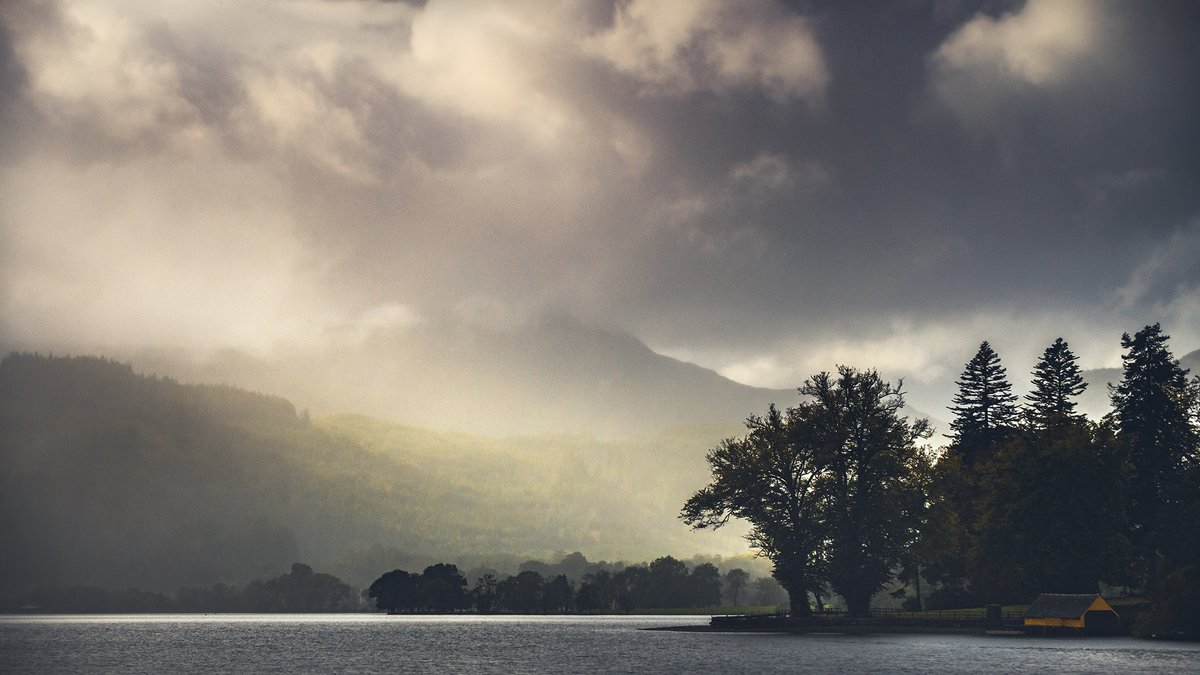 DamianShields1's tweet image. Waves of rain shroud over Loch Ard and Ben Lomond #Ledard #Kinlochard #LochArd #Trossachs #Scotland damianshields.com