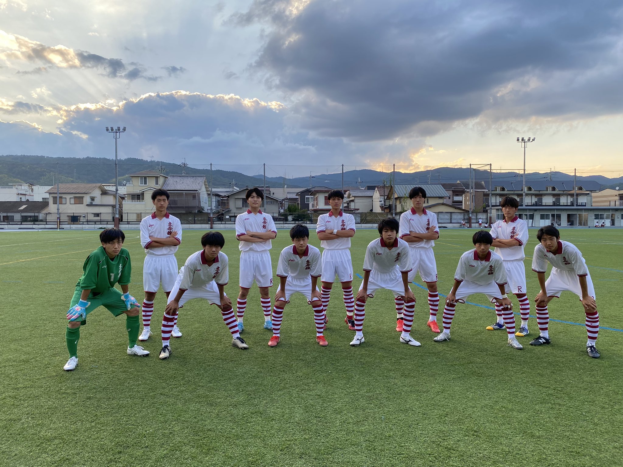 立命館高校サッカー部 高円宮杯jfa U 18サッカーリーグ2部 21 京都府 立命館 4 1 龍谷大平安 前半2 0 得点者 吉田 2 早瀬 Og 約2ヶ月半ぶりの公式戦でしたが 最後まで走り抜き無事勝利を収めることができました 次節は山城高校との対戦です 頑張り 立命館高校サッカー部 高円宮杯jfa U 18サッカーリーグ2部 21 京都府 立命館 4 1 龍谷大平安 前半2 0 得点者 吉田 2 早瀬 Og 約2ヶ月半ぶりの公式戦でしたが 最後まで走り抜き無事勝利を収めることができました 次節は山城高校との対戦です 頑張り