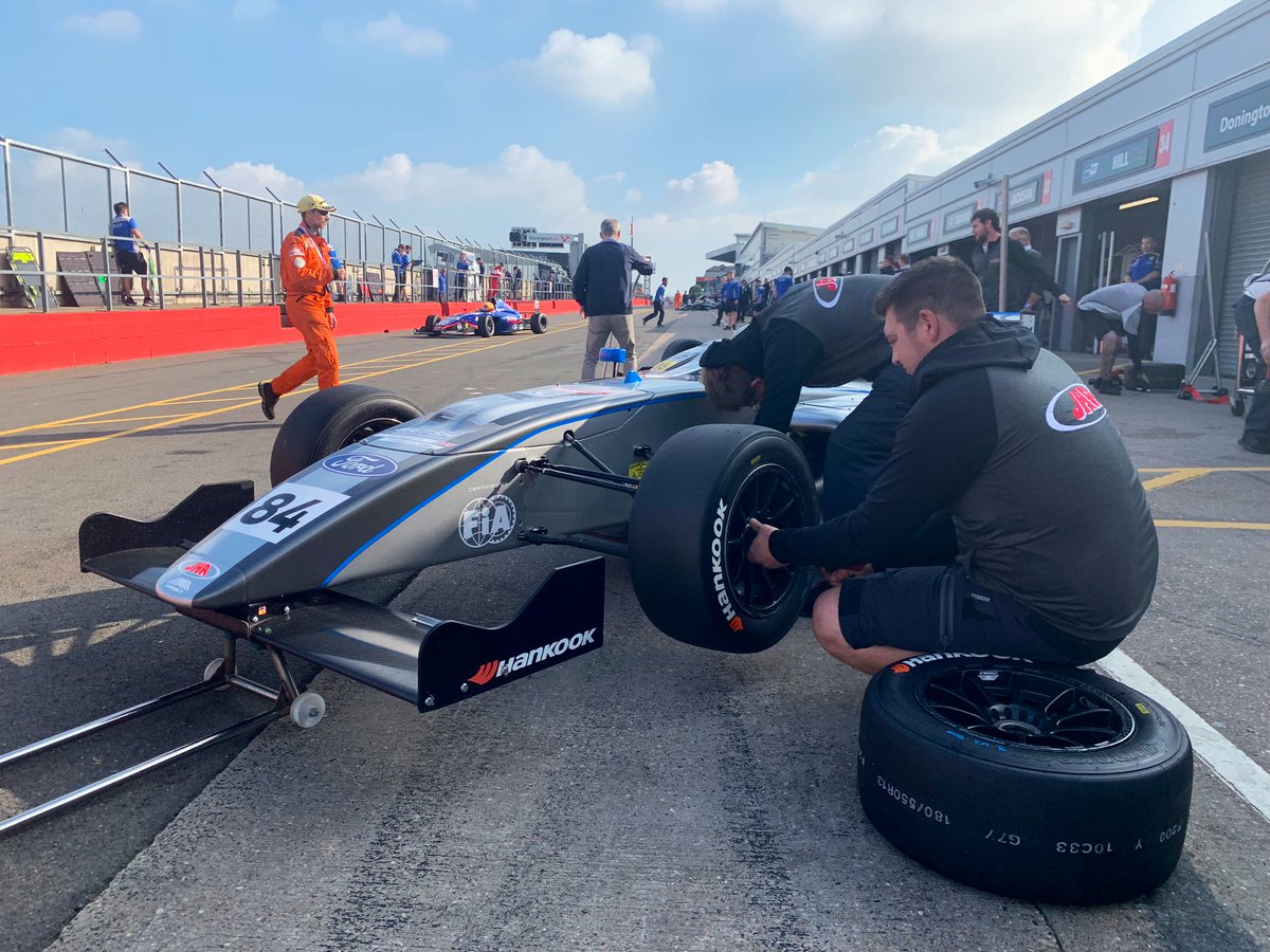 JHRdevelopments's tweet image. Both @Joseph_Loake and @MckenzyRacing pit to change tyres as #MatthewRees sets the fastest time by some margin. He’s P1 by over four tenths of a second.