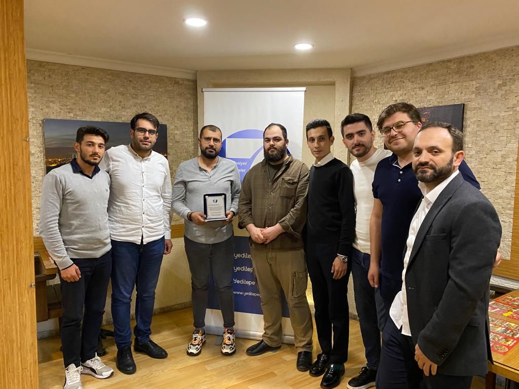 Lacivert ve Sabit Fikir Dergileri GYY Mustafa Akar ile “Yeni Dünya’da Siyasal İletişim Dili”

yeditepegrubu.com/single-post/la…