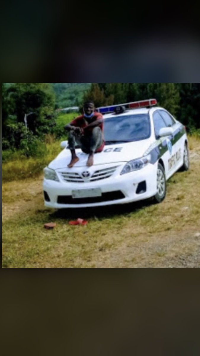 FillyUmutoniwa1's tweet photo. Uyu musore nkunze agapfukamunwa yambaye 😂😂😂😂🥰🥰 https://t.co/RX6lW1sgTu