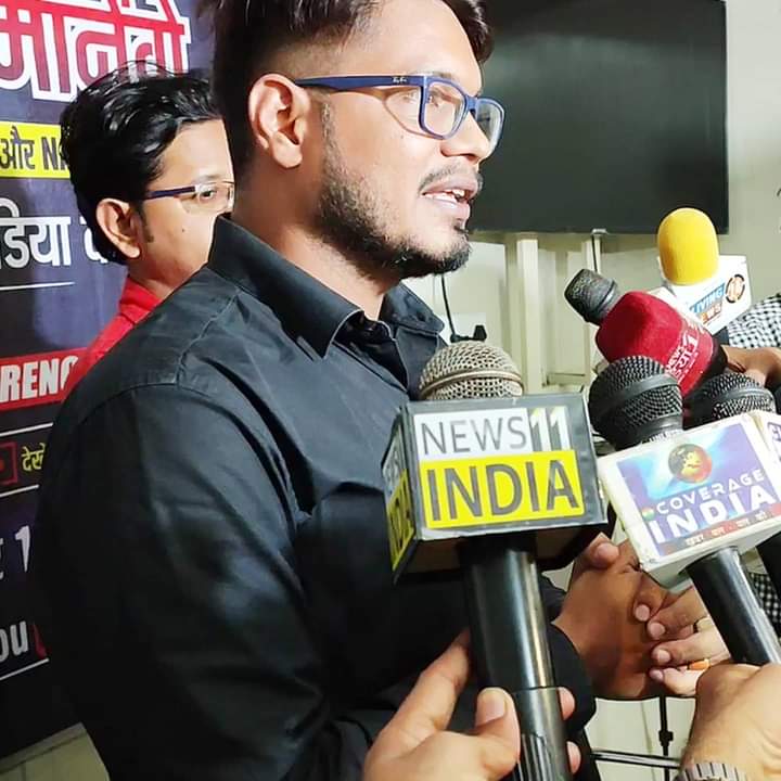 MajKalshiClases's tweet photo. Press Conference with Electronic Media was conducted today by Major Kalshi Classes for delay of Airforce Result &amp; Enrolment List where Saurabh sir Interacted with Reporters &amp; asked them to post this matter to high table.
हम पढ़ेंगे, हम लड़ेंगे , हम जीतेंगे
#Airforce_Result_Do https://t.co/7lDnd2B5hC