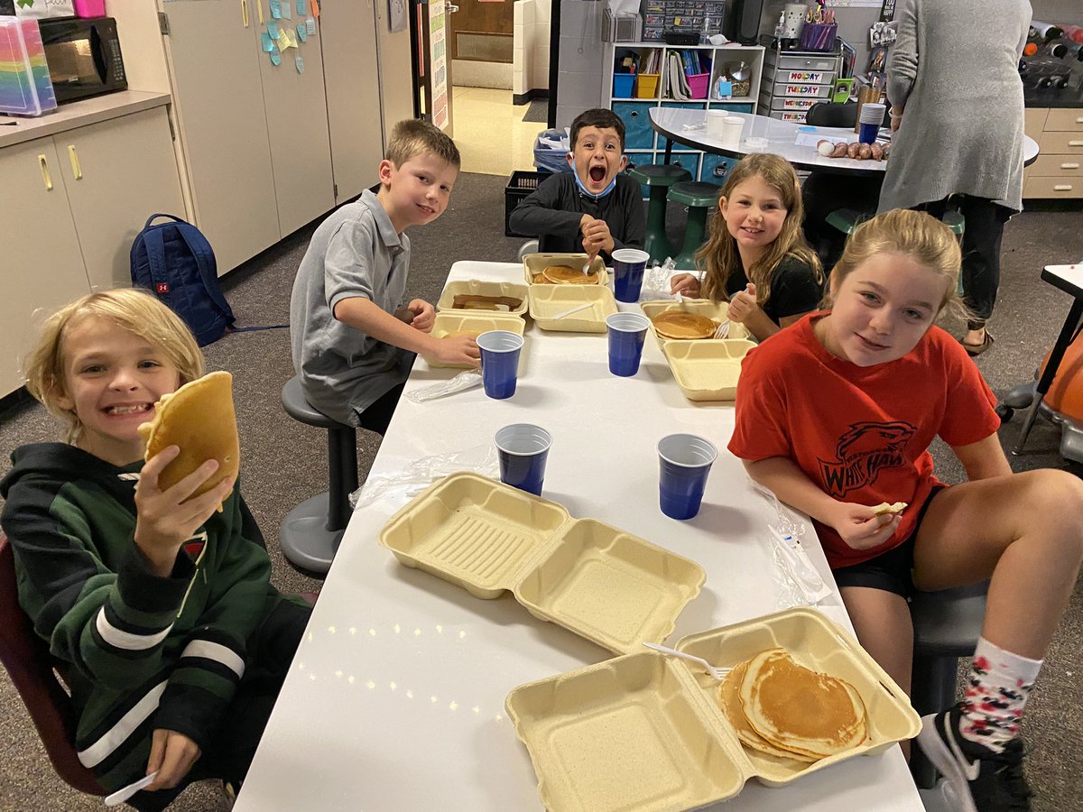 MrsChristensen3's tweet photo. A fun morning of Flapjacks and Fidgets with our Octoberfest winners. Shoutout to @ScottyBsRestrnt for the amazing Flapjacks! @HTPrimary https://t.co/CEuncJ2I1S