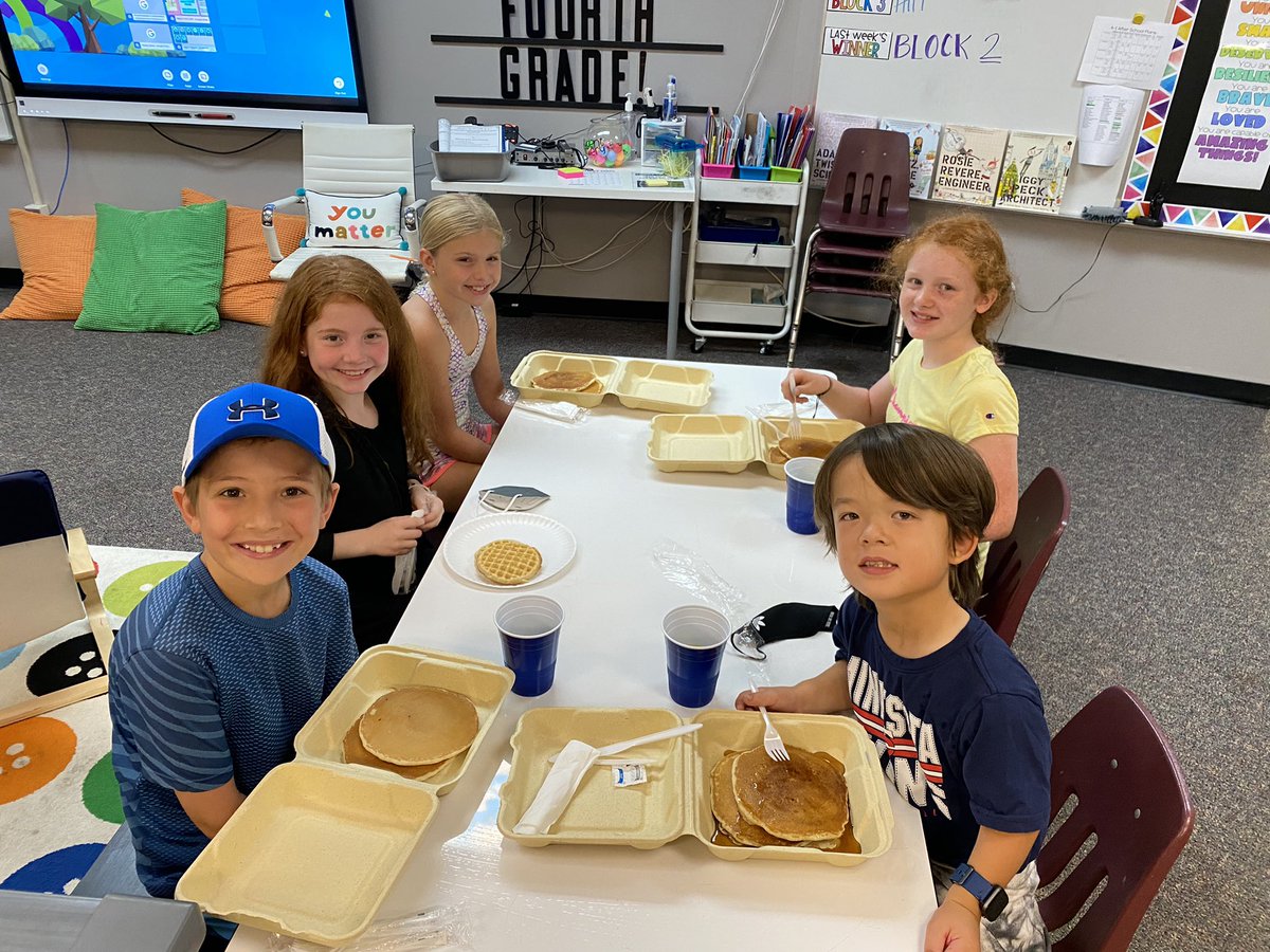 MrsChristensen3's tweet photo. A fun morning of Flapjacks and Fidgets with our Octoberfest winners. Shoutout to @ScottyBsRestrnt for the amazing Flapjacks! @HTPrimary https://t.co/CEuncJ2I1S