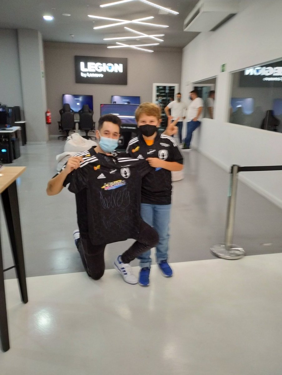 jaimecas's tweet photo. @TeamHeretics @TheGrefg Y nosotros!!! Gracias https://t.co/nO1oyYRRnD
