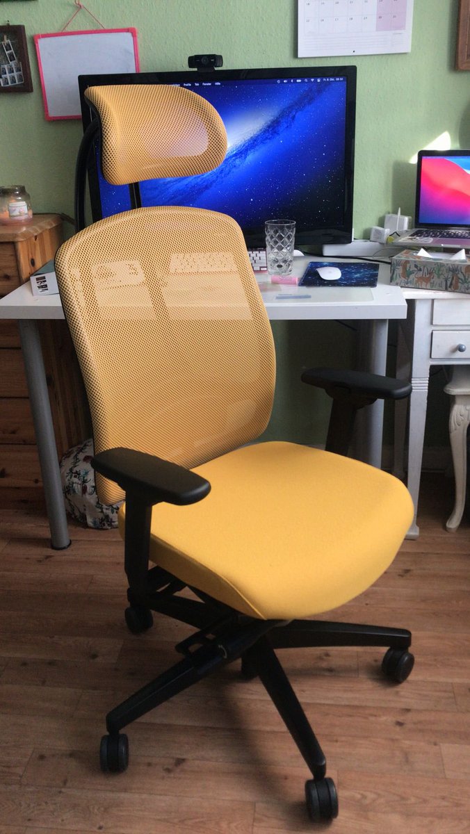 rhymingplanet's tweet photo. Ey Leute, ich hab gestern den ganzen Stream ohne Rückenschmerzen ausgehalten! Dieser Stuhl war es offensichtlich wert, danke an 👵🏻 Oma 💰 #ChronicPain #Bandscheibe https://t.co/vmBskOVuVN