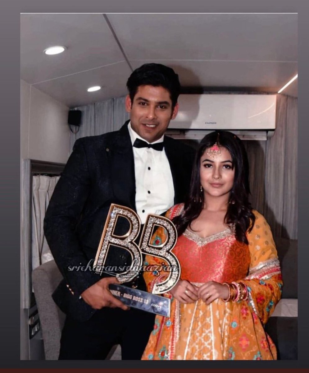 BinduKanwar6's tweet photo. Real royalty of #BigBoss are always Queen #ShehnaazGiII 👑and king #SidharthShukla 👑
And shehnaaz is one of strong lady ever. She is really an inspiration... 
#HonslaRakh 🙌
#SidNaazForever 🤞 https://t.co/XLl9n5XnvF