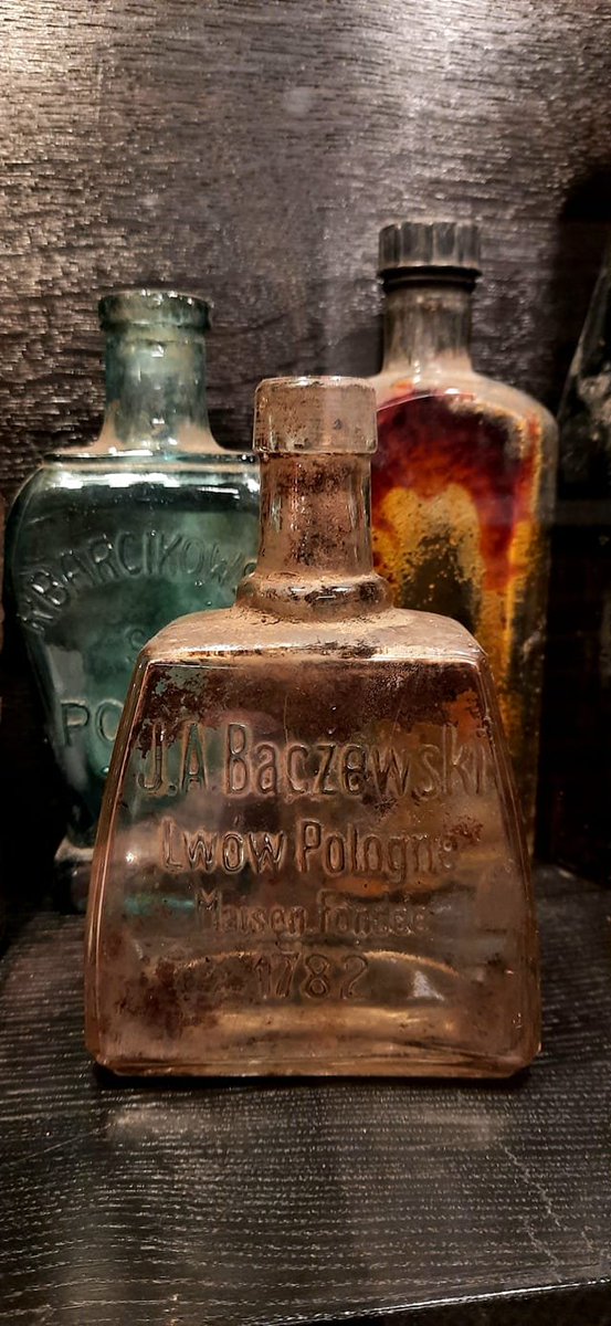 michals_1910's tweet photo. Baczewski. Takie znakomitości znaleziono w Pucku podczas remontu restauracji.
źródło: Makabunda PL
#Kresy #Lwów #StaryKraj #Baczewski https://t.co/Crymxr4zZd