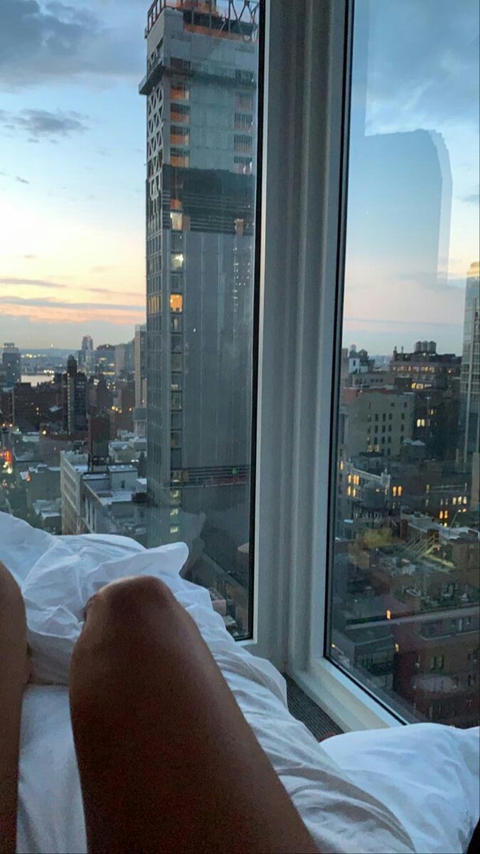 ExcusePrada's tweet photo. Saturday morning in NYC https://t.co/2YANikxljf