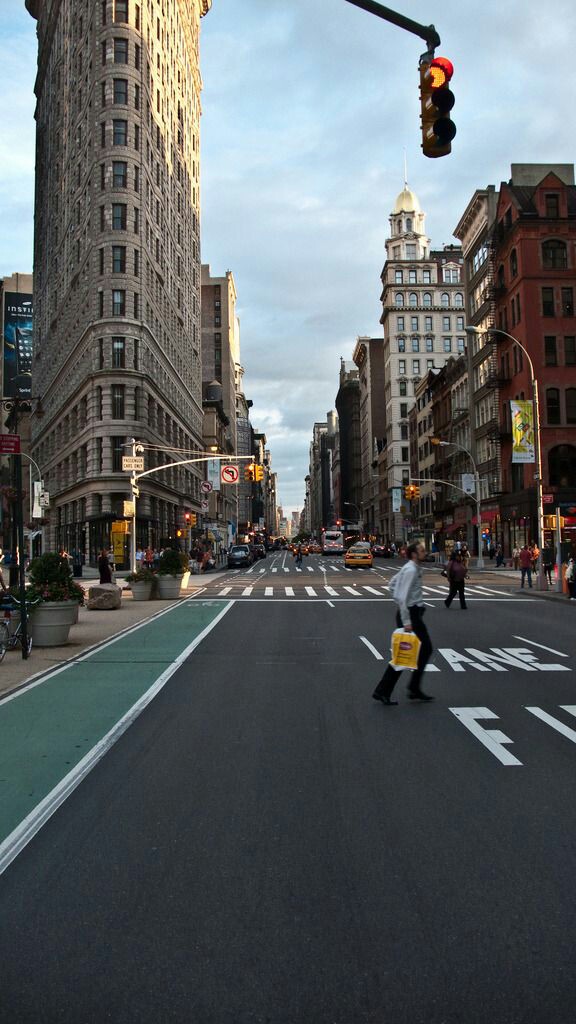 ExcusePrada's tweet photo. Saturday morning in NYC https://t.co/2YANikxljf