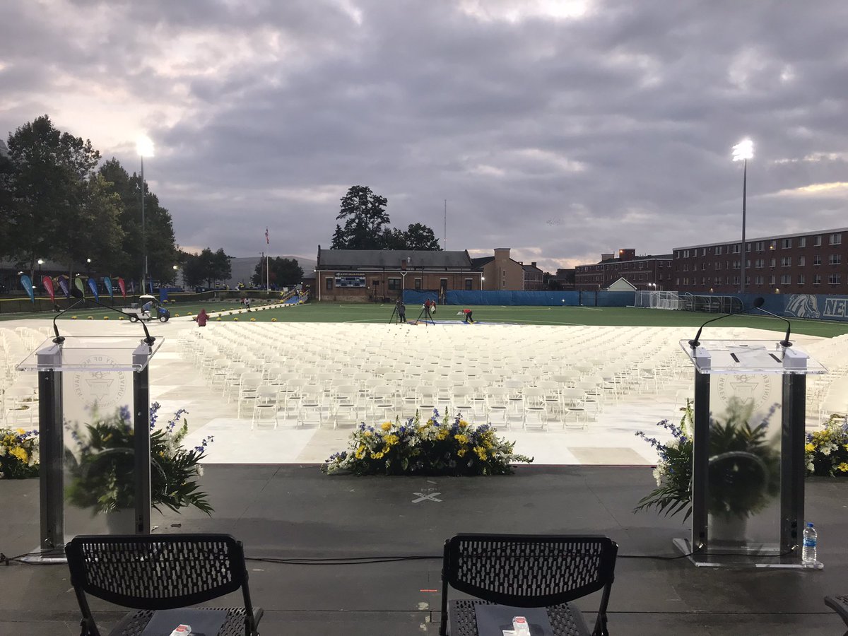 UNewHaven's tweet photo. Weβre ready to celebrate our Centennial Class! WATCH LIVE at 9 am β> https://t.co/Xm8hJMLGd9 #CentennialClass #ClassOf2020 @UNewHavenAlumni https://t.co/u6xCJ89e2T