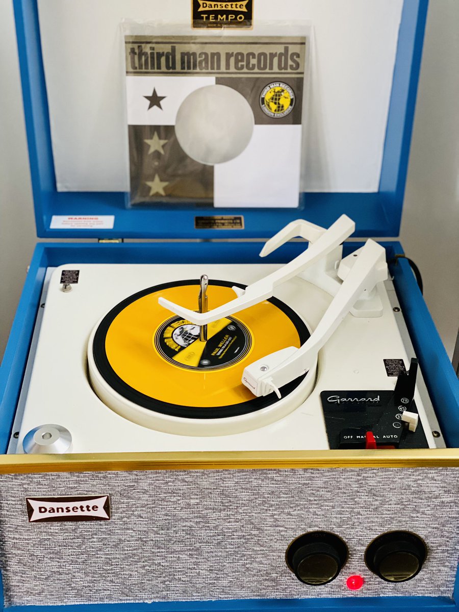 AGC_LONDON's tweet photo. #NowPlaying at the Art Gallery
#PaulWeller #GoingToAGoGo #RoadRunner #WhatDoesItTakeToWinYourLove #ThirdManRecords @thirdmanrecords https://t.co/DTuHHmS4LA