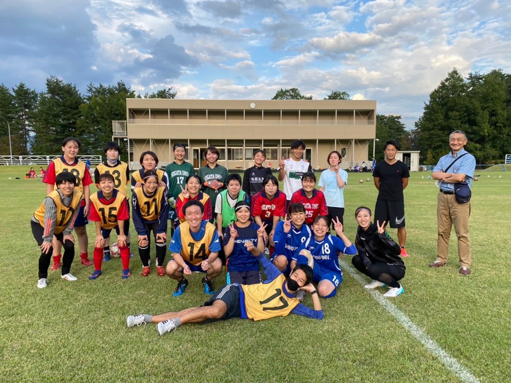 Sulsc_2003's tweet photo. 10/9☀️
インカレ予選一回戦目
信州大学・松本大学vs新潟大学

結果は0-1で負けてしまい、全国大会の出場権を逃してしまいました、、、。

今年は松本大学との合同チームを組んだものの人数が足りず試合のために集まってくれた初心者を含む10人で一生懸命に戦いました。 https://t.co/fHG3i03gaI