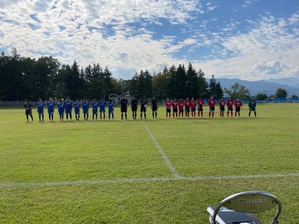 Sulsc_2003's tweet photo. 10/9☀️
インカレ予選一回戦目
信州大学・松本大学vs新潟大学

結果は0-1で負けてしまい、全国大会の出場権を逃してしまいました、、、。

今年は松本大学との合同チームを組んだものの人数が足りず試合のために集まってくれた初心者を含む10人で一生懸命に戦いました。 https://t.co/fHG3i03gaI