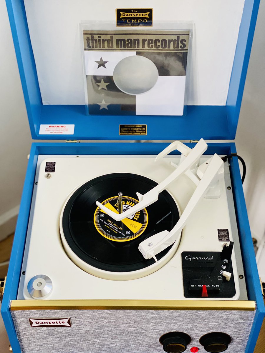 AGC_LONDON's tweet photo. #NowPlaying at the Art Gallery
#PaulWeller #GoingToAGoGo #RoadRunner #WhatDoesItTakeToWinYourLove #ThirdManRecords @thirdmanrecords https://t.co/DTuHHmS4LA