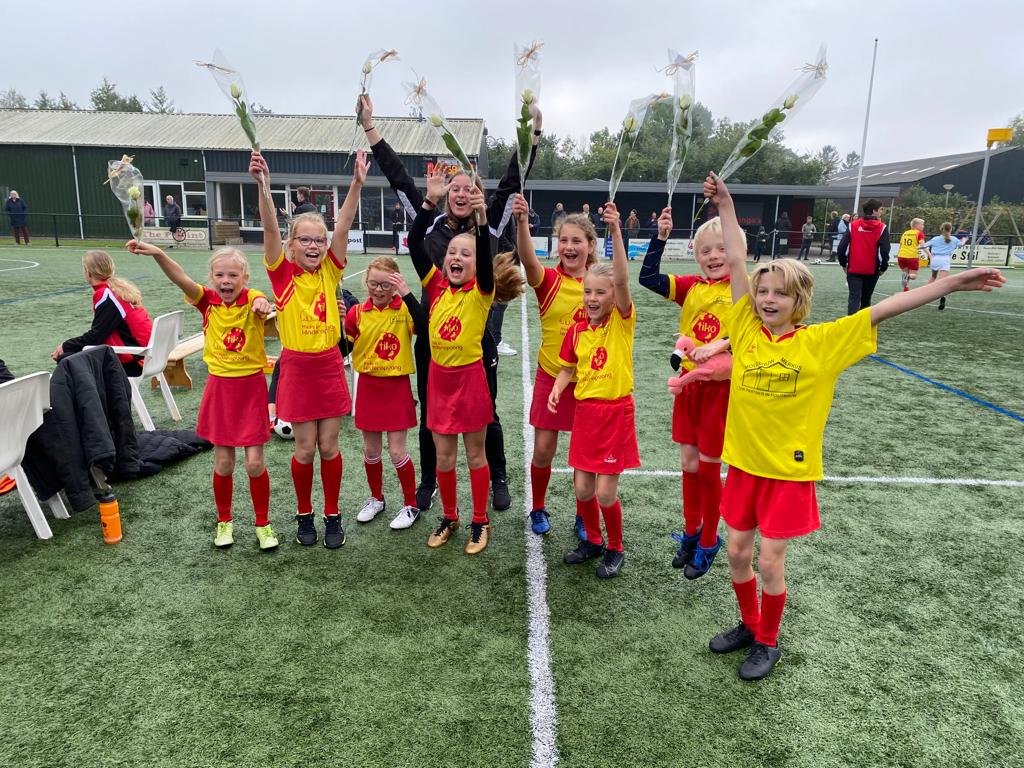 KVFlamingos's tweet photo. Flamingo's E1 - Deinum E1 5-4. Kampioenen! https://t.co/YTFC33uSI5