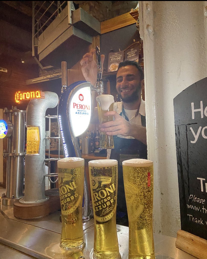 A cold Peroni to start off your Saturday- who could resist? 🍻
<a href="/peroniuk/">PeroniNastroAzzurro</a> 🍺
#yard #cardiff #peroni #brains #beers #pints #weekendvibes