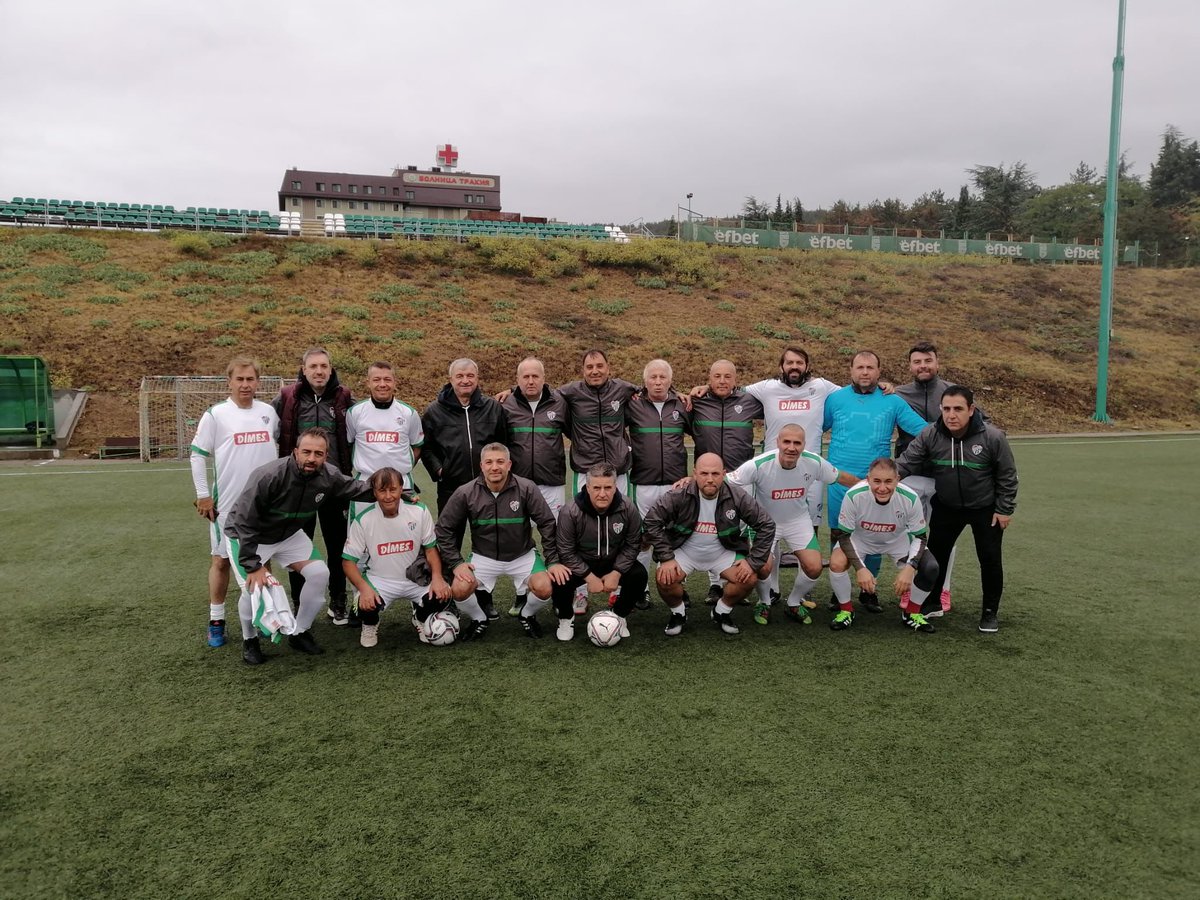 BURSASPORPFDD's tweet photo. Bursaspor PFDD Master Futbol Takımımız Bulgaristan’ın Stara Zagora şehrinde yapılmakta olan Balkan Master Futbol Turnuvasında ilk maçında  Niş Master Futbol  takımını yenerek finale yükseldi. Finalde takımımız Stara Zagora'nın Beroe Master Futbol takımıyla karşılaşacaktır.#futbol https://t.co/6t0fqAyl3I