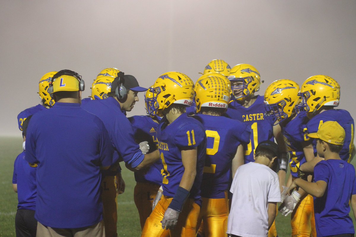 therobcallahan's tweet photo. Friday Night Lights in Friday Night Fog. #FlyingArrowPride #wisfb https://t.co/S1M2C9KdIc