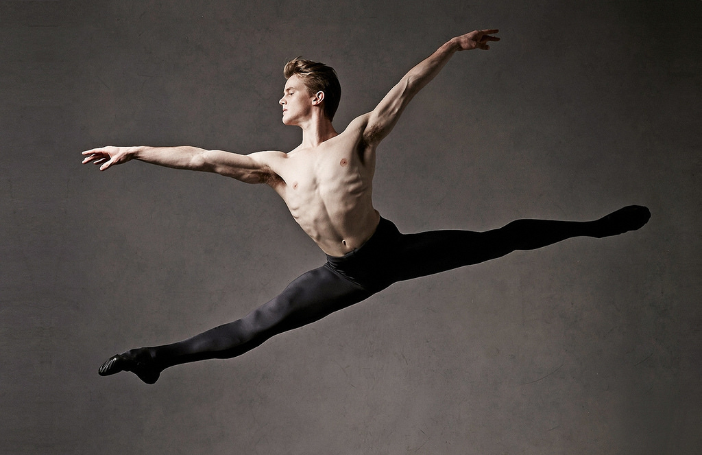 JEO6591's tweet photo. #BalletFascination #Ballet #BalletDancer #ChaseFinlay @NYCBallet https://t.co/yv6k0ZtfWU