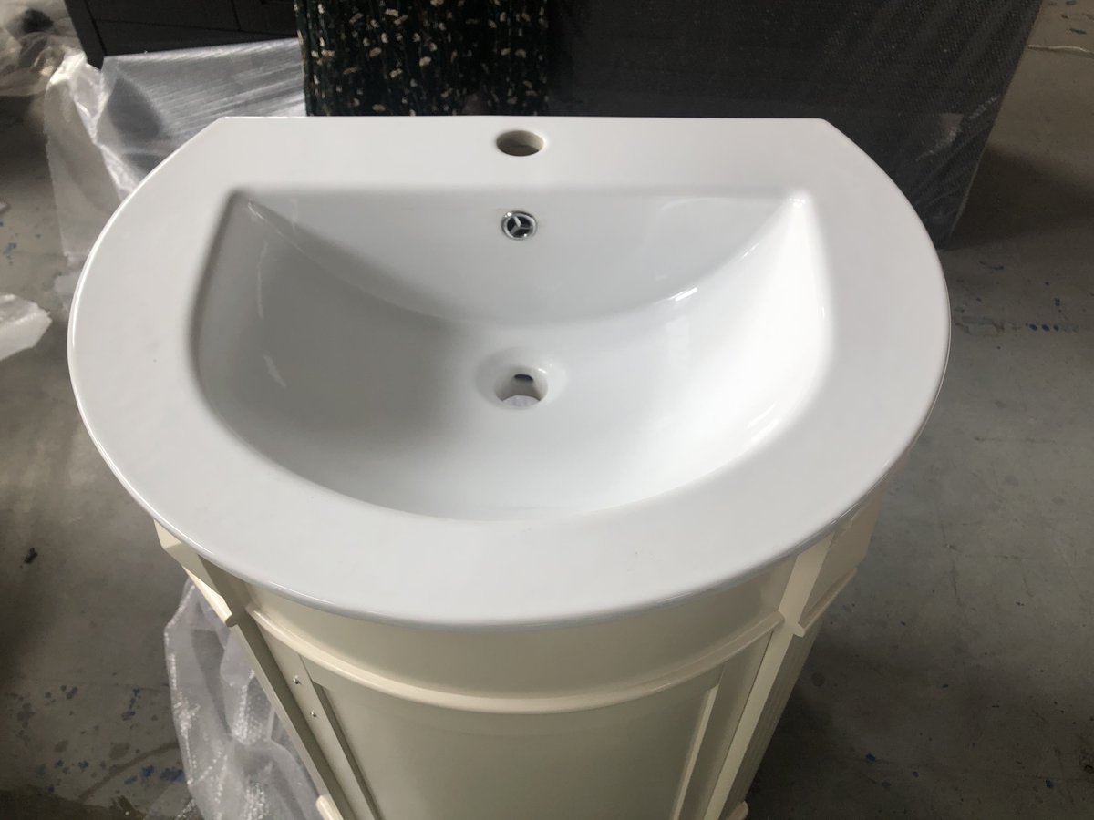 Load 3*40HQ containers just now.✊✊This item is very popular with our clients. <a href="/Farisa/">farisa</a> know you and your bathroom well.
farisa.cn   nancy@farisa.cn 
#mirrorcabinet #cabinetbasin #ceramicbasin #bathroomcabinet #bathroomvanity #bathroomsink #sinkvanity #storagemirror