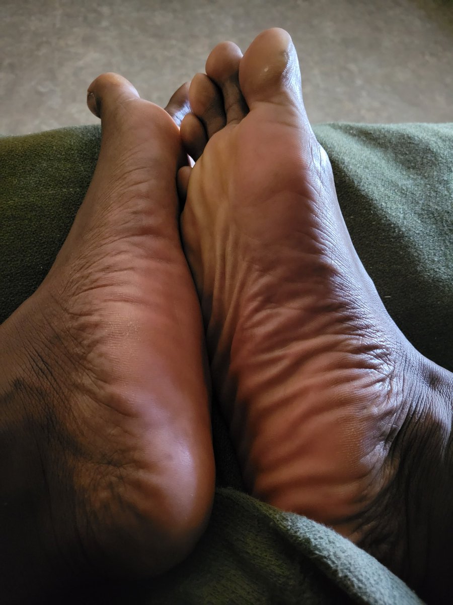 BatPeets's tweet photo. Show of hands who missed these #batpeets #malefeet https://t.co/7OGooUsHta
