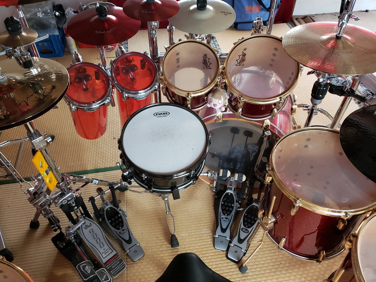 Ebene_Vomit's tweet photo. #10月10日はドラムの日
#ドラムの日
#drumsday
これでもまだ完成してないけど😇 https://t.co/bYZDMKzPTK