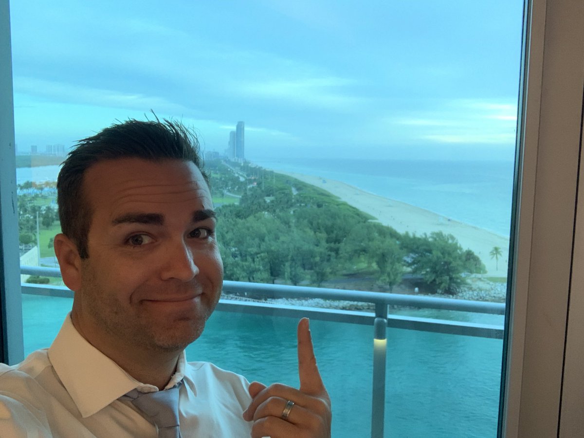 SethDenson's tweet photo. A great 7am segment on @newsmax. Tune in at 8:30et to see if the lighting will cooperate so that I can use this background. #RealBackdrop #Florida https://t.co/P9dhHw3pgg