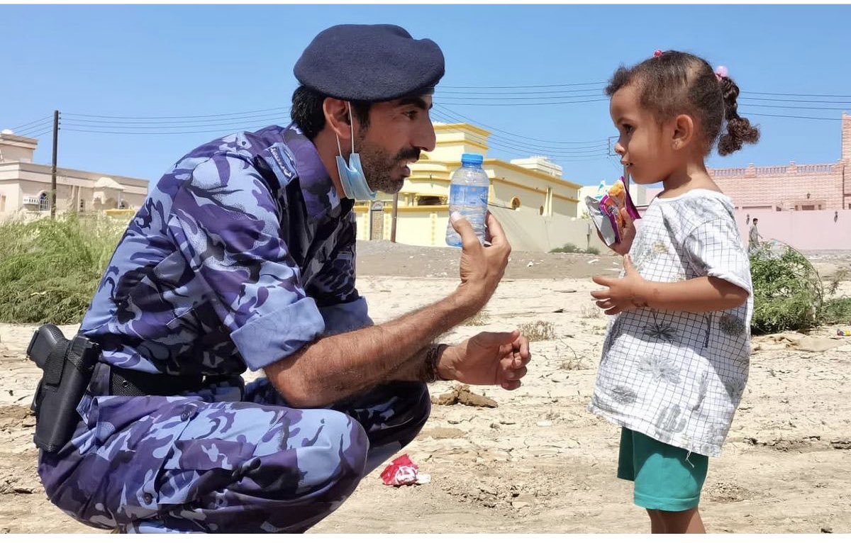 #عمان_عظيمه_بشعبها
مغلوبة بهوى البلد.. 
أكبر گ عمان
 في القلب وفي الكبد

زيزفونة أنا.. 
والماء  من حولي

ماس على ياقة - في أبنة أسد

ظليلة الشمس أنا .. 
هل من قارئ رأى..  
أو قد سمع

گأنا ..طفلة -
 تعصر من خميلة عمرها 

سنين الصغر.. زيت أمل

صالح