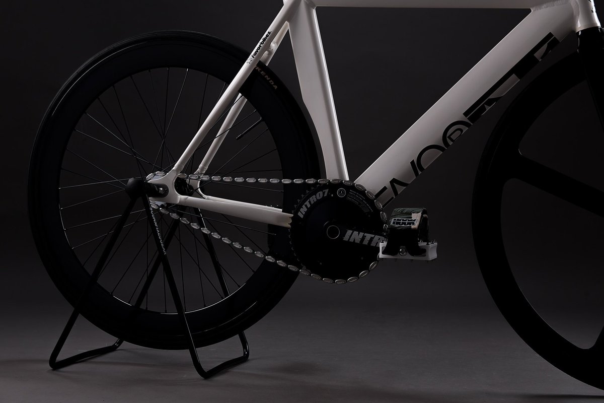 LuxeMotion's tweet photo. #WTS #Fnfjb 
FRAMESET FAVOR BIKES 52
CRANK INTRO7 HILLOWTECH
CINELLI BULHORN
STEM ARROWHEAD
REAR RIMS 6CM + HIB GIRONI 36H
SADEL ENTITY
DLL 
MUTIL PART
SILAHKAN AJUKAN HARGA COCOK SAYA KIRIM

ALL PART LIKE NEW
WA : 082183607200 https://t.co/HiDUH2g6JE