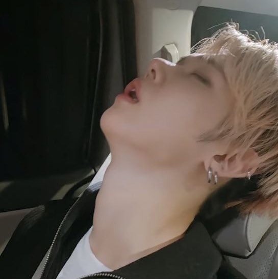 nap time 🐱💤 #연준 #YEONJUN <a href="/TXT_members/">TOMORROW X TOGETHER</a>