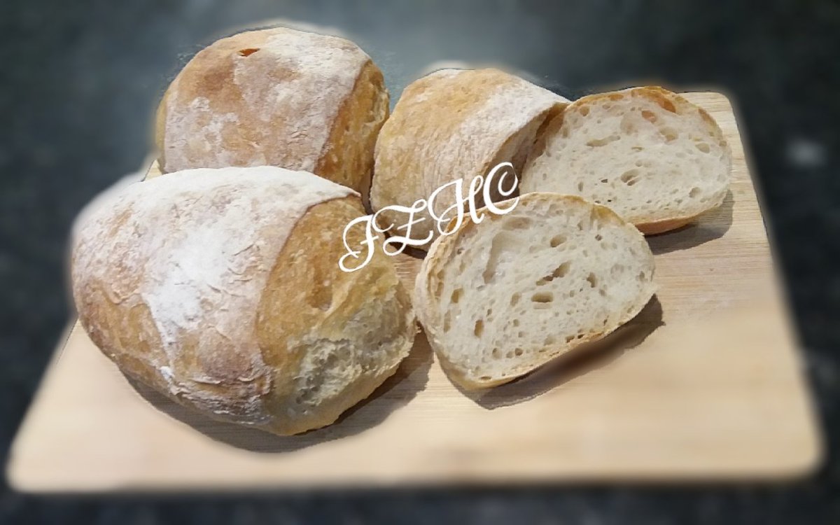 Irum_Zaidi_HC's tweet photo. 🍞#ARTISAN_CIABATTA_BREAD🍞
Ciabatta bread is an Italian rustic looking bread, made from a sticky wet dough which gives it its unique porous texture and unique flavor.
#InspiredbyBritishBakeOff
#Homebaking #baking #breadart #bakingclasses #breadbaking #Italianbaking #Italianbread https://t.co/96B8eMZFJV