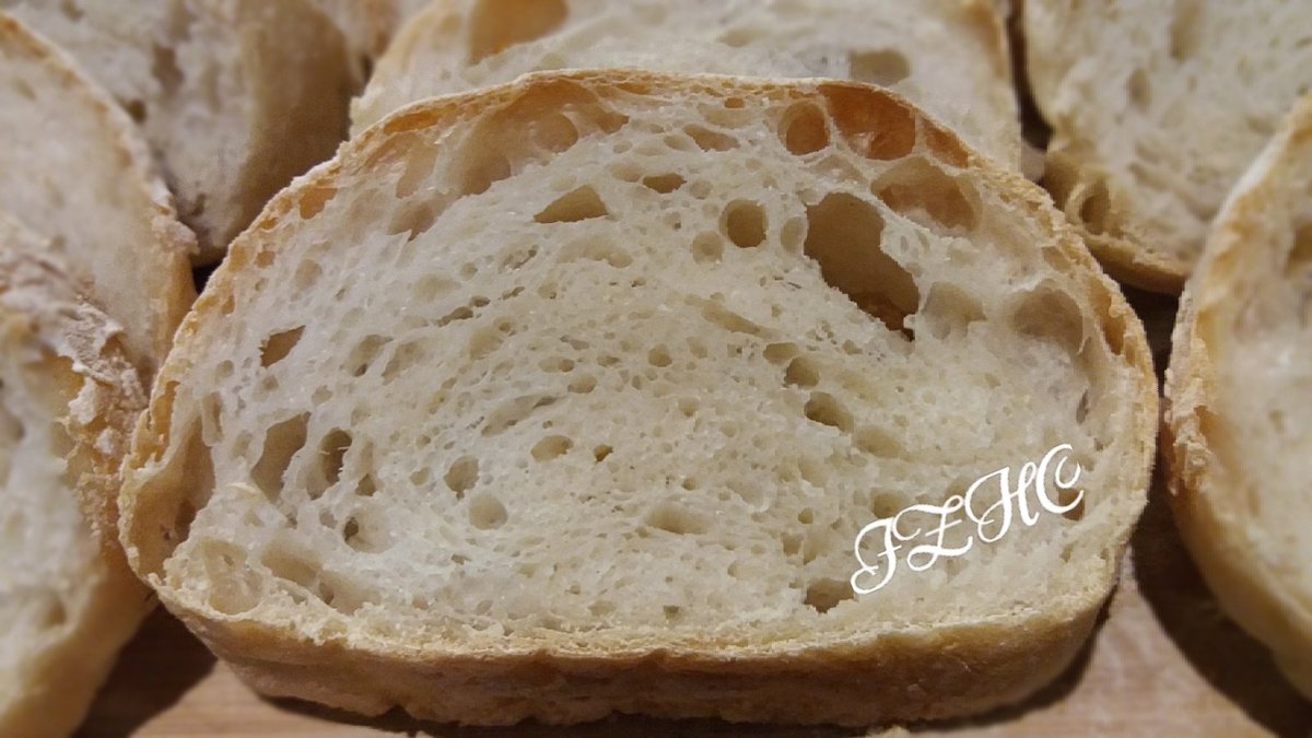 Irum_Zaidi_HC's tweet photo. 🍞#ARTISAN_CIABATTA_BREAD🍞
Ciabatta bread is an Italian rustic looking bread, made from a sticky wet dough which gives it its unique porous texture and unique flavor.
#InspiredbyBritishBakeOff
#Homebaking #baking #breadart #bakingclasses #breadbaking #Italianbaking #Italianbread https://t.co/96B8eMZFJV