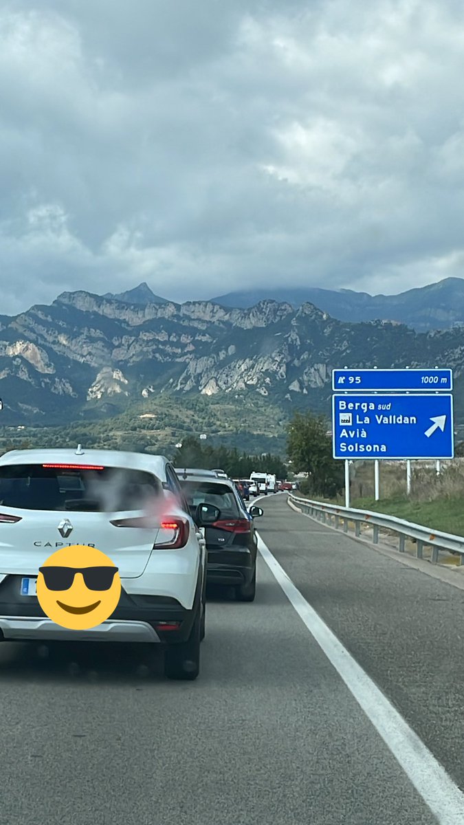 EricBevi's tweet photo. Molt queixar-vos del transport públic de l’AMB però nosaltres hem d’aguantar això cada cap de setmana i amb un transport públic molt mes deficient.
#pixapinsgohome https://t.co/BANDcp8iUU