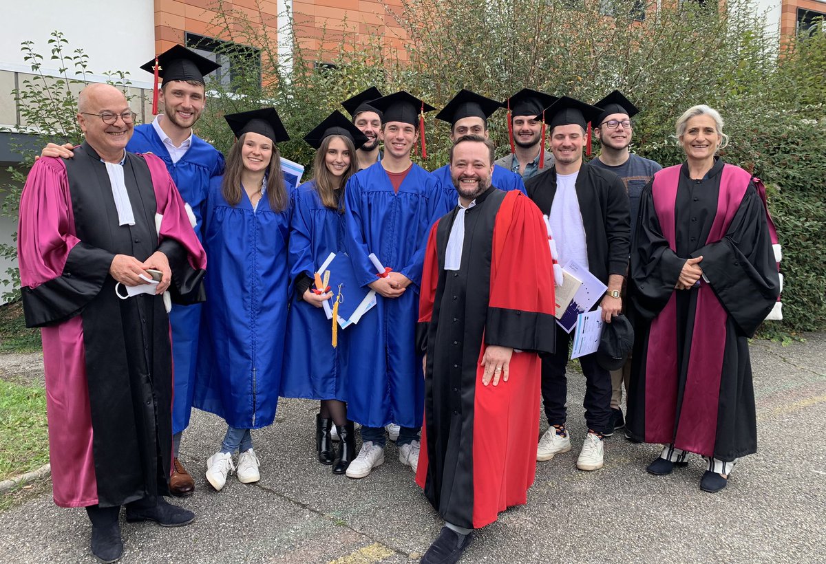 JeromeRive's tweet photo. Très fiers de nos diplômés @iaelyon @UJML @VetAgroSup Master 2 #MCSVL #Management & #Communication en Structures Vétérinaires Libérales : #vétérinaire ET #manager ! Tous excellents ! Mention spéciale à Camille Môre, prix du civisme de @mairiemarcyletoile #Ergone @LaDepecheVeto 👏 https://t.co/mCt3gZiltw