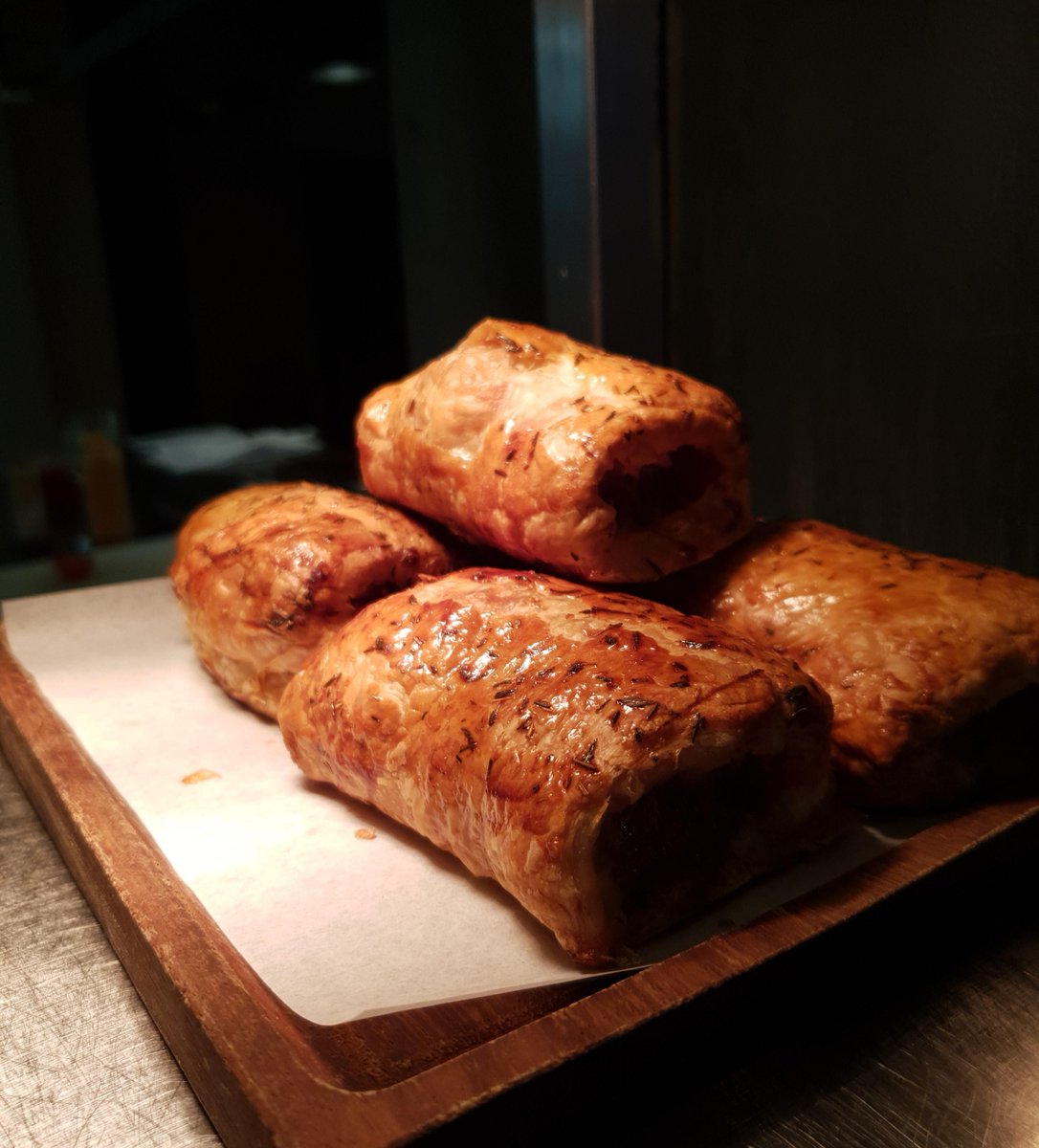 PureCraftBars's tweet photo. Hot out of the oven and ready to go! 🐽😋

#SausageRoll #PureCraftBarandKitchen #BirminghamFoodie #Birmingham #LoveBrum #BrumEats https://t.co/5TYvKU9sE5