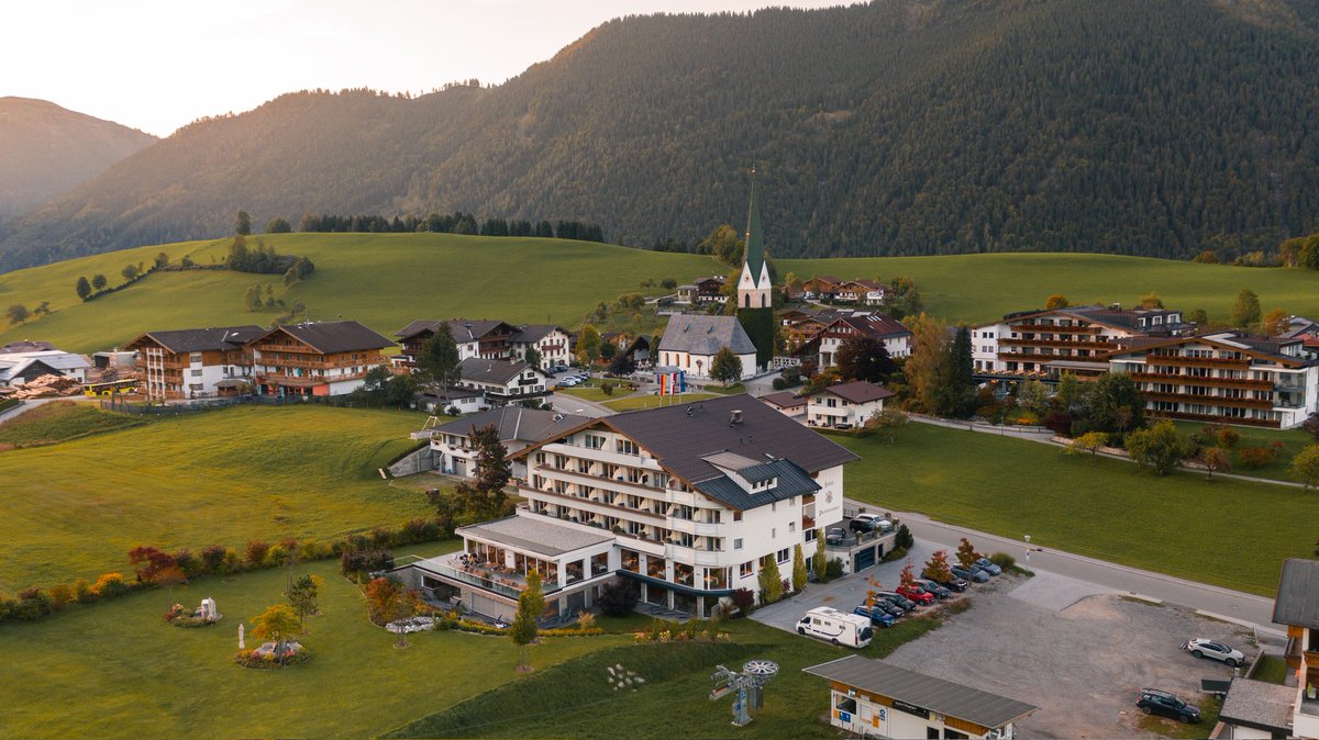 iamchrisborg's tweet photo. This has been our home for the past two weeks at Hotel Thierseerhof 🏡 A true gem in Tyrol, Austria 🇦🇹 We've been working on a new video here so you will definitely see more of this place when it is released, in the meantime here are a few shots to get a feel of paradise 😍 https://t.co/nhq4800Bm1