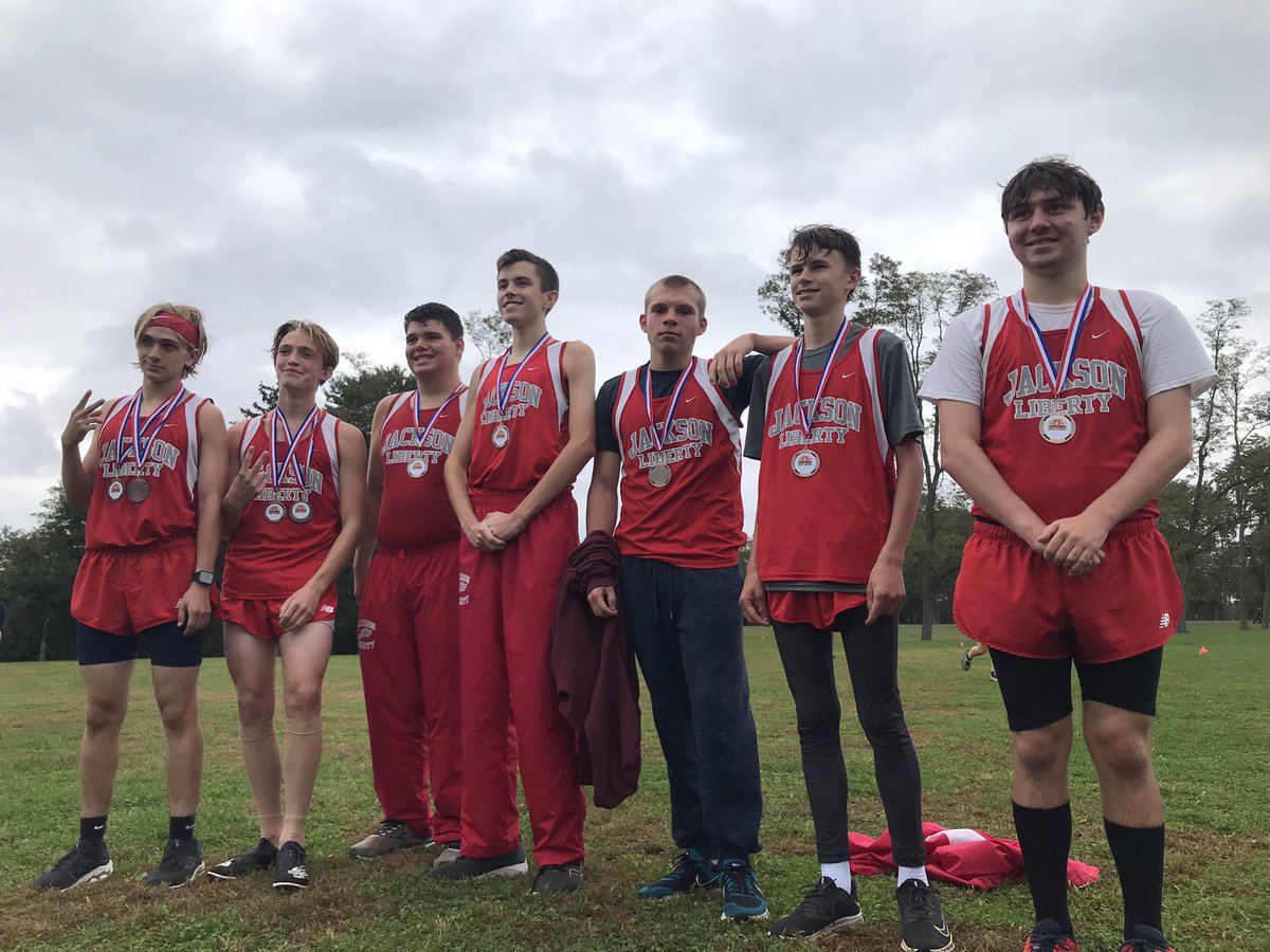 JLibXC_Coach's tweet photo. Really proud of our JV guys!! 3rd Place overall with Brandon Dean (2nd) &amp; Logan Russell (9th) leading the way. Hard work pays off!! @JLHSLionRoar https://t.co/e12qBLbfYs