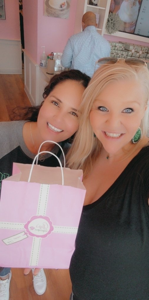 MrsMailar's tweet photo. Thank you @gigissouthlake for the amazing cupcakes donated to the ESL team at @Carrollisd! They made our day so SWEET!! π§@gigissouthlake is absolutely the best cupcakes I have ever had! Thank you again!! #teachermode @SouthlakeStyle @CityofSouthlake #dragonESL #Bettertogether https://t.co/5fpwnYWVno