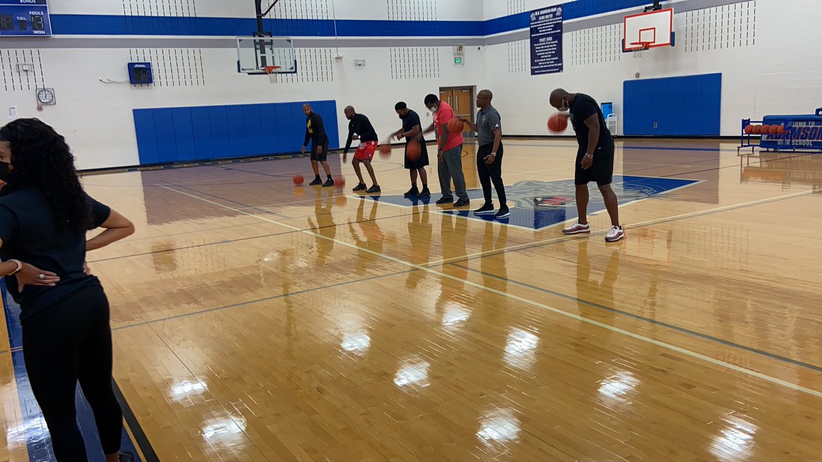 dallasathletics's tweet photo. Session 2 of the Dallas ISD Middle School Coaching Clinic! Our coaches are getting sweaty! @DallasISDMedia @DISDespanol @dallasschools https://t.co/klzdE3Le1e